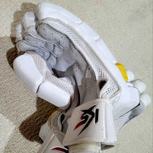 Load image into Gallery viewer, Batting Gloves - Signature Edition
